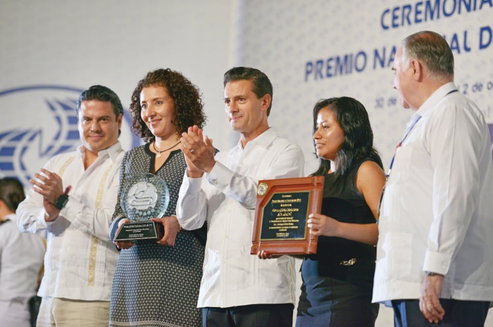 El presidente Enrique Peña Nieto encabezó la clausura del 22 Congreso de Comercio Exterior Mexicano y entregó el Premio Nacional de Exportación, en Puerto Vallarta, Jalisco (ESPECIAL)