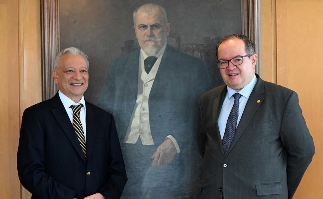 Víctor Rodríguez Padilla, director general de Pemex y Leonardo Lomelí, rector de la UNAM. Foto: Especial