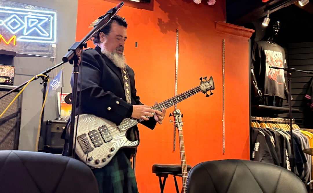 El músico se presentó esta tarde ante más de 50 fans. Foto: Mariana Lebrija/ EL UNIVERSAL.