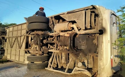 Volcadura de autobús deja 19 lesionados en carretera de Yucatán