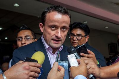 Pide Mikel Arriola investigar trayectoria de sustituto del Invea