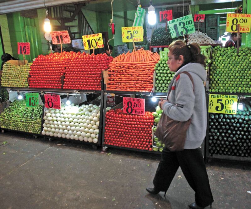 De acuerdo con la encuesta de Equide, respaldada por la Unicef México y la Universidad Iberoamericana, se detectó un aumento de la inseguridad alimentaria moderada y severa en marzo de este año. Foto: ARCHIVO EL UNIVERSAL