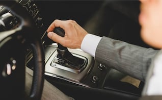 Cómo usar el freno de motor para ahorrar gasolina