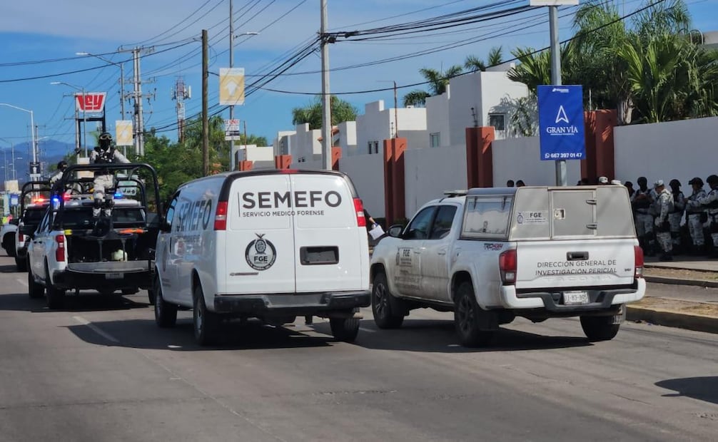 Elementos de la SEMEFO acudieron al lugar para retirar la cabeza (08/12/2025). Foto: Cortesía