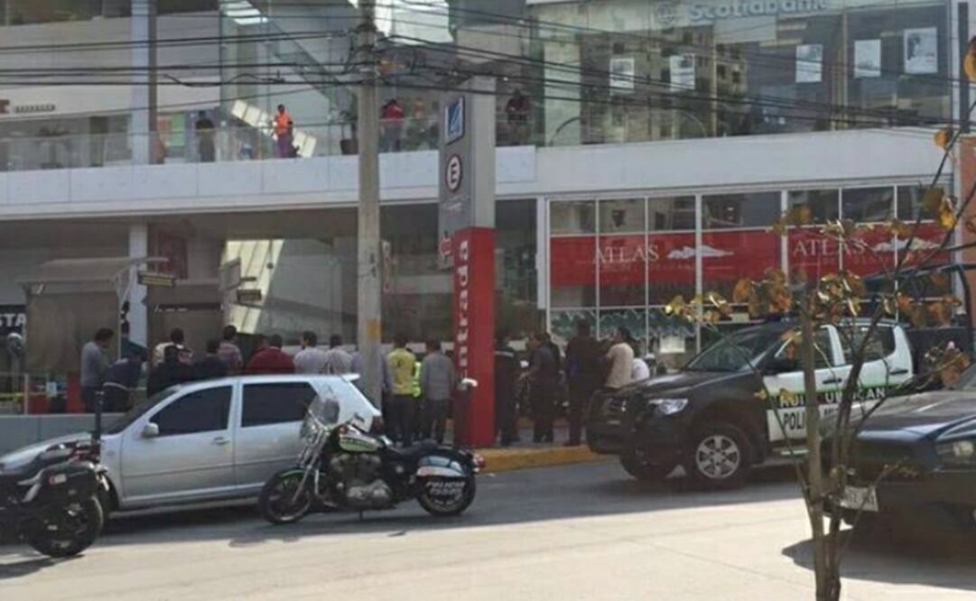 The incident happened at the entrance of Plaza Espacio in Huixquilucan, State of Mexico. (Photo: SPECIAL)