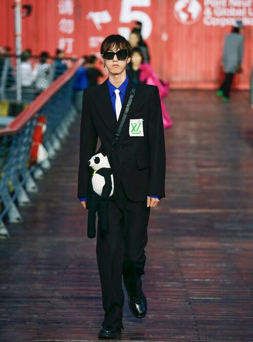 Las piezas reacondicionadas de Louis Vuitton llevan un ‘logo de señal de reciclaje', nuevo emblema de la firma utilizado para referirse a lo antiguo con nuevo valor. | Fotos: cortesía