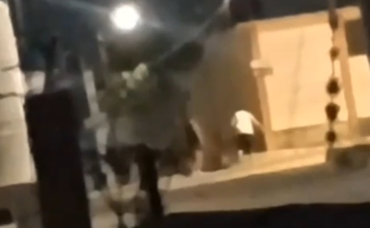 Circula video donde aparece el alcalde municipal de Cárdenas, Edgar Miguel Hernández Aguilar, involucrado en una pelea callejera y aseguró que sólo se trató de “unos trancasitos y unas patadillas”.