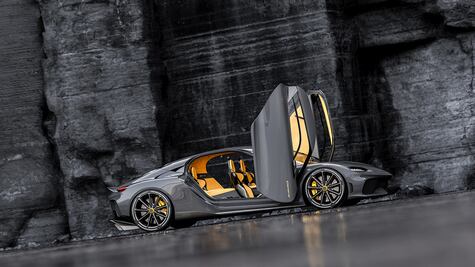 Koenigsegg lanza un hiperdeportivo híbrido para 4 personas 