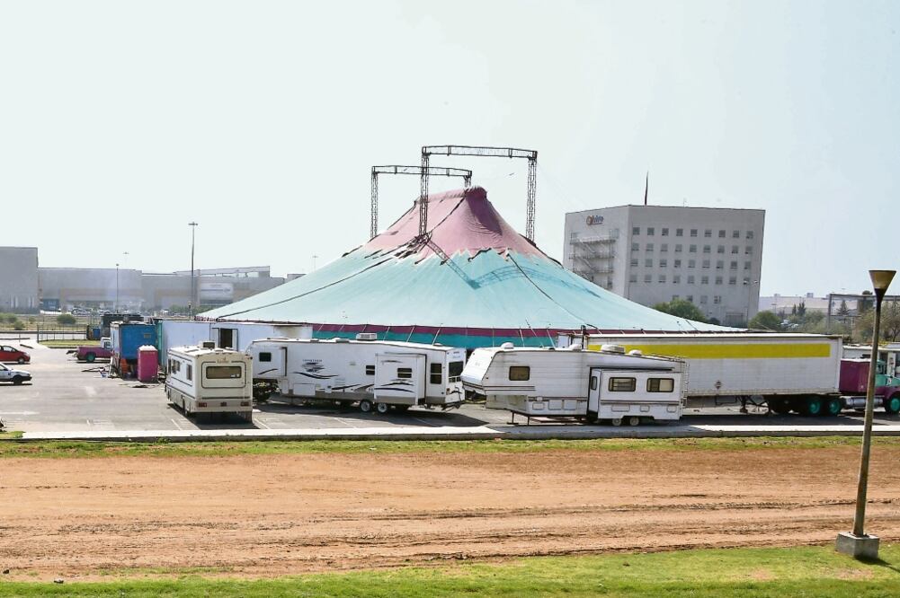 El alcalde del municipio de Nezahualcóyotl, Juan Hugo de la Rosa, exhortó a los padres de familia a llevar a los pequeños a este parque de diversiones (FOTOS: ESPECIAL)