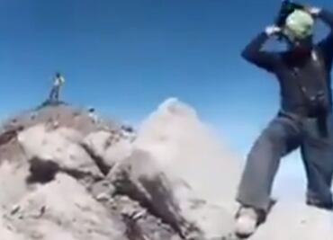 Identifican a alpinistas que escalaron hasta el cráter del Popocatépetl... y subieron video