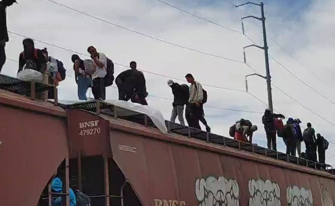 Cientos de migrantes de diversas nacionalidades llegaron este día a Ciudad Juárez, Chihuahua a bordo de vagones del tren. Foto: especial