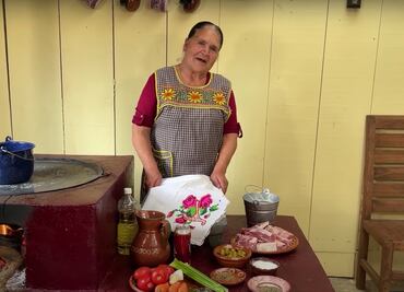 El guisado que Doña Ángela prepara en Navidad en su rancho