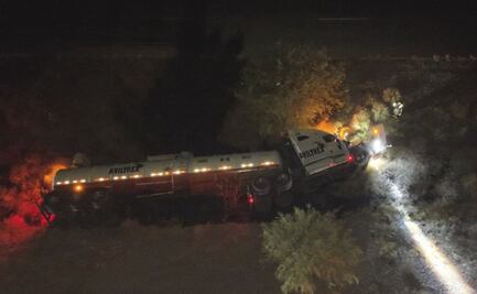 Vuelca pipa con combustóleo en carretera federal de Sonora; suman tres accidentes con materiales peligrosos en dicha vía  