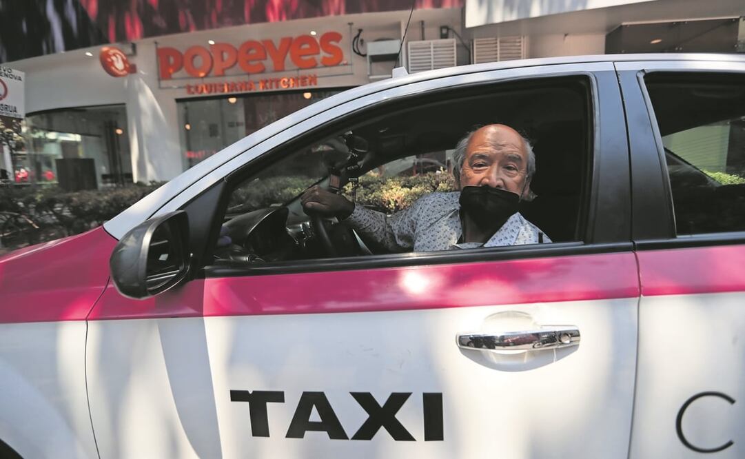 Taxistas reconocieron que “el que la haga la pague”, pero acusan abusos de policías de tránsito para evitar el corralón. Foto: Ernesto Álvarez. EL UNIVERSAL