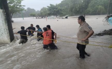 Suspenden clases en zonas huasteca y media de SLP; evaluarán reanudación tras lluvias