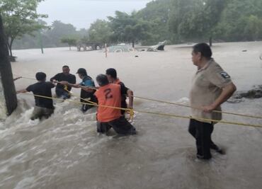 Suspenden clases en zonas huasteca y media de SLP; evaluarán reanudación tras lluvias