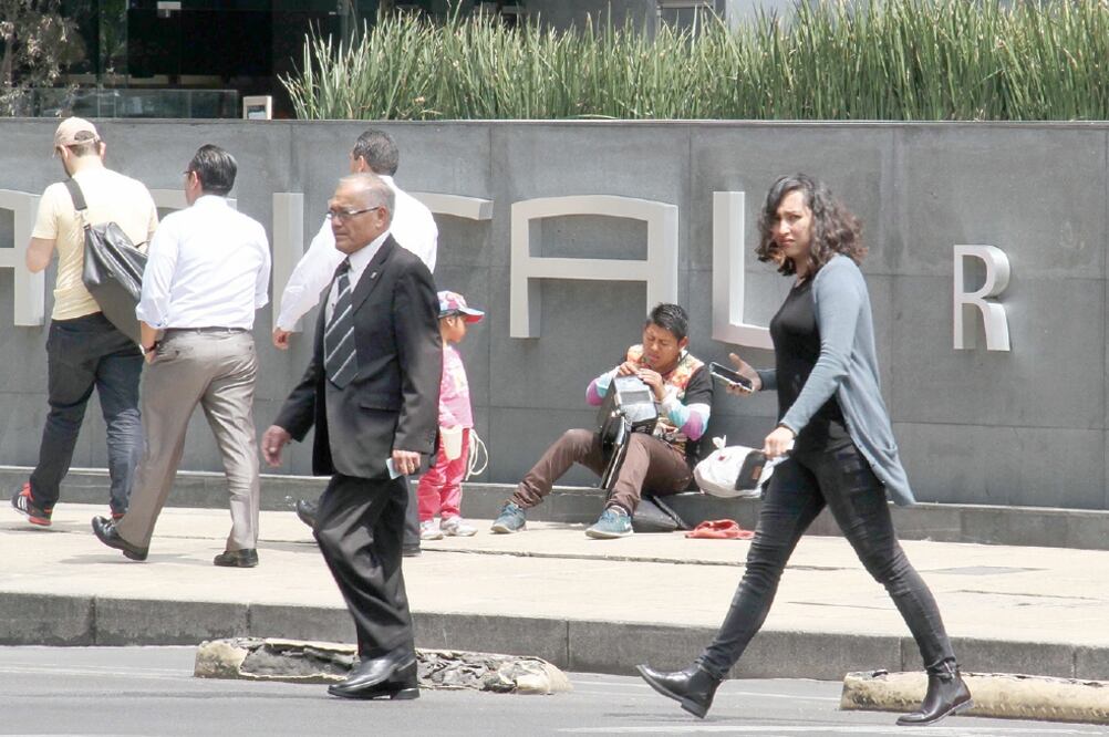 De acuerdo con investigadores del Colegio de México, las propuestas sobre desigualdad de las tres coaliciones quedan a deber a la sociedad (ARCHIVO EL UNIVERSAL)