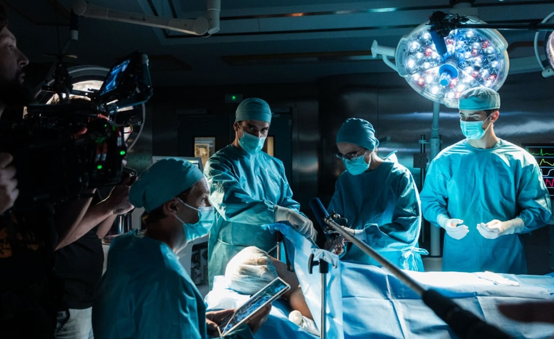 Escenas de la serie de Netflix "Respira". Fotos: Netflix.