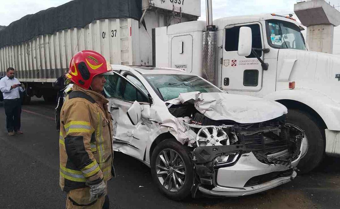Accidente de transporte de desechos sólidos en la autopista México-Puebla. Foto: Especial