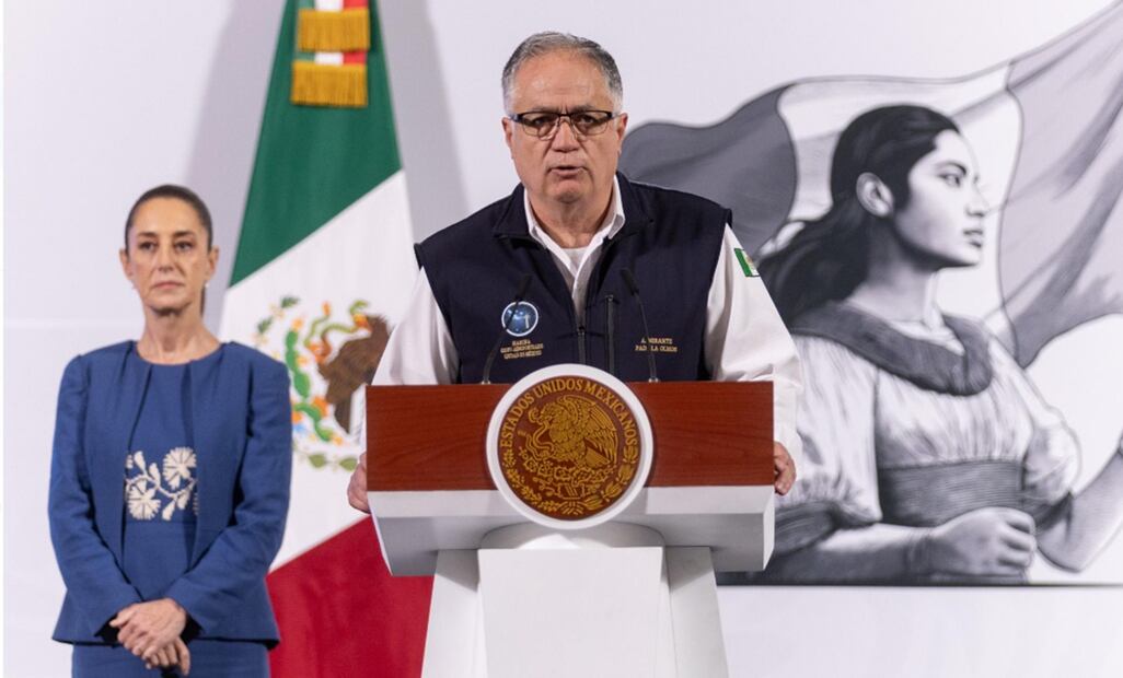 El almirante Juan José Padilla Olmos, director general de Grupo Aeroportuario de la Ciudad de México, señaló que los arreglos no afectarán la operación del AICM porque será por etapas; se prevé una inversión de 8 mil millones de pesos. Foto: Hugo Salvador/EL UNIVERSAL