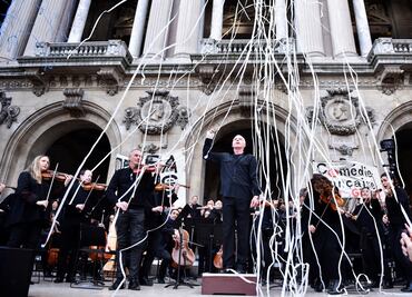 Ópera de París protesta con concierto público