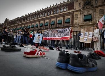 “No más zapatos vacíos"; manifestantes exigen frente a Palacio Nacional frenar la crisis de desapariciones