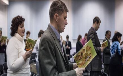 "Me pusieron una bolsa en la cabeza y me asfixiaron": la tortura a Testigos de Jehová en Rusia