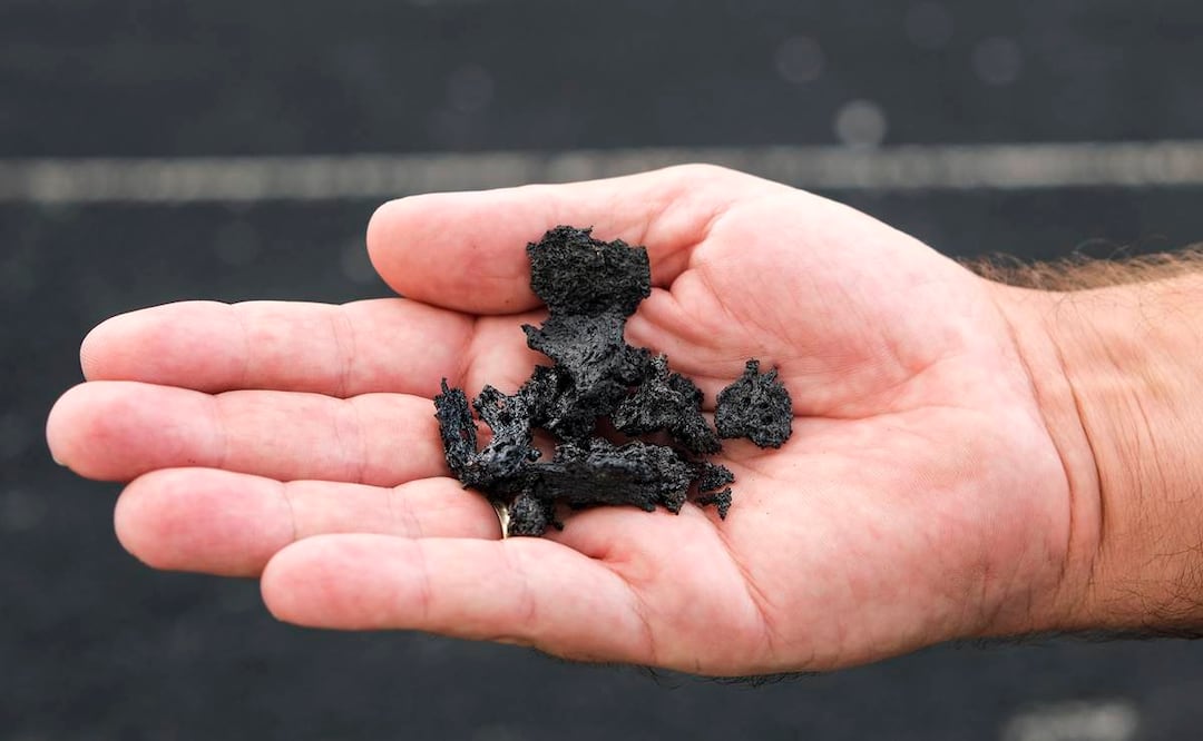 Volcán La Palma. Reportero aficionado se quema al tocar la lava 