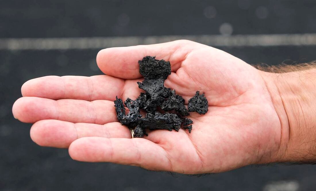 Volcán La Palma. Reportero aficionado se quema al tocar la lava