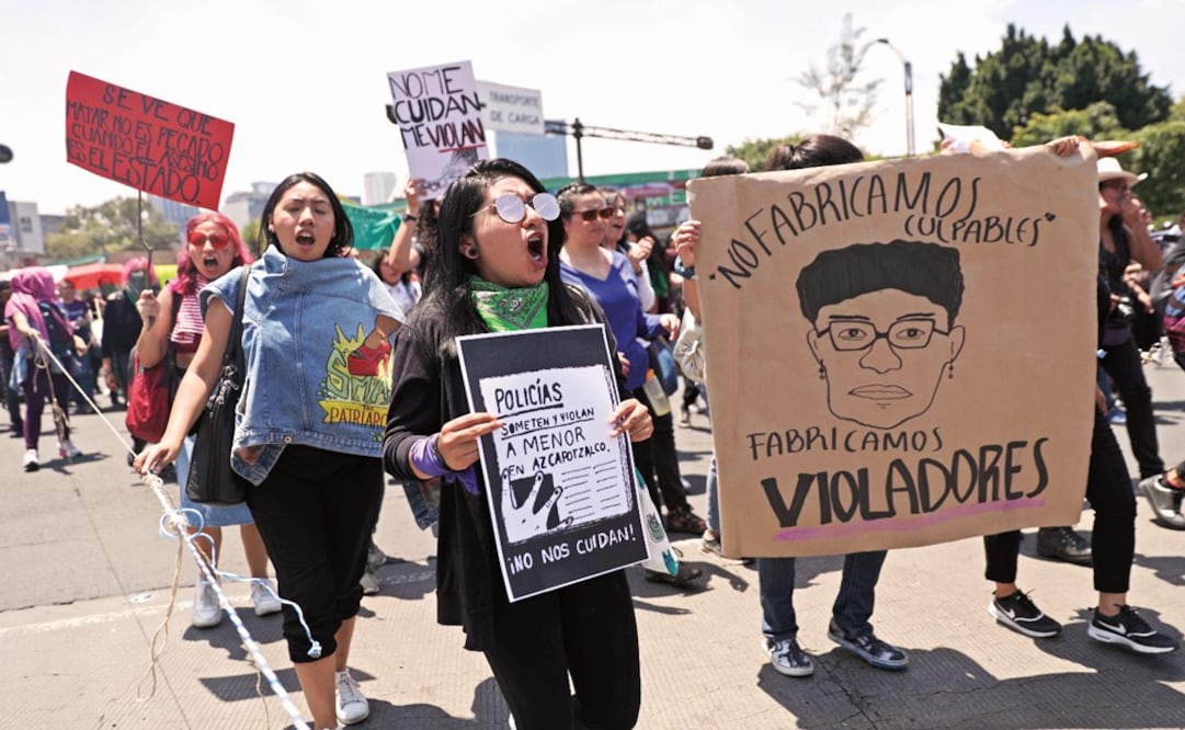 Women protests after several police officers were accused or raping women in Mexico City - Photo: Ivan Stephens/EL UNIVERSAL