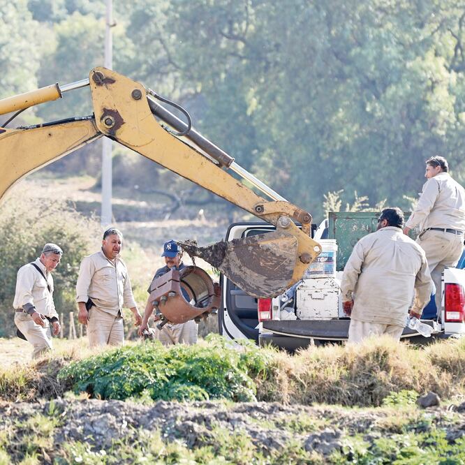 Personal policiaco, militar y de Pemex atendieron las fugas. VALENTE ROSAS. EL UNIVERSAL