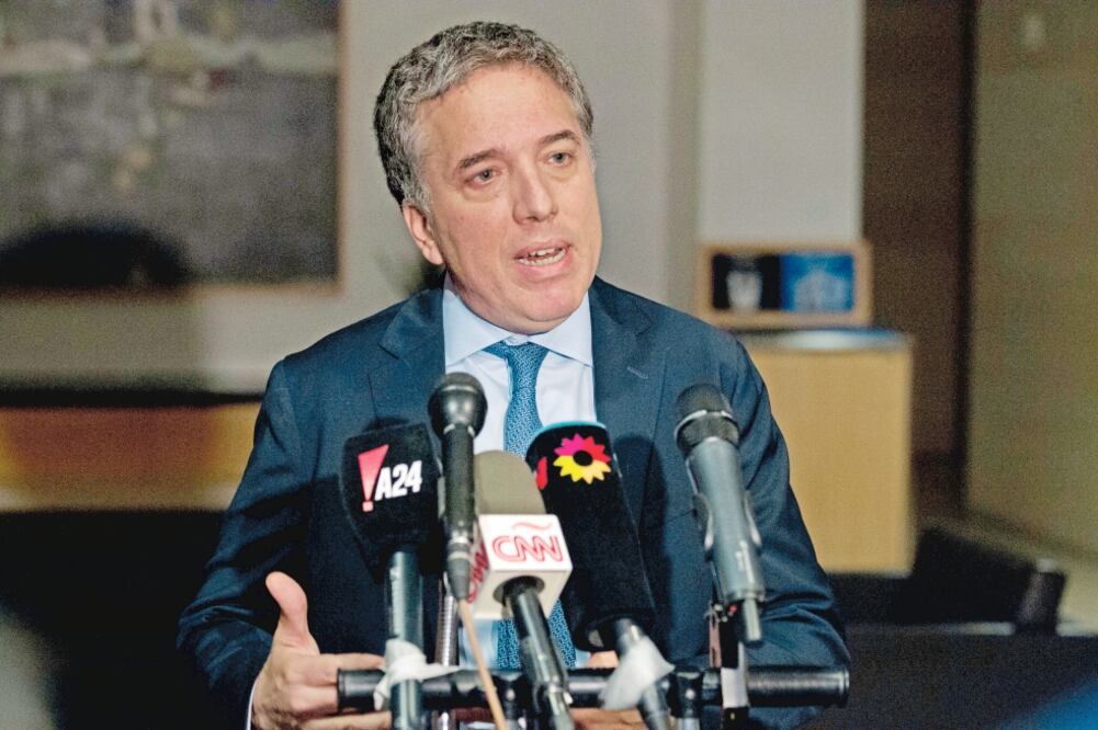 El ministro argentino de Economía, Nicolás Dujovne, tras su reunión con el liderazgo del FMI. (JOSE LUIS MAGAÑA. AP)