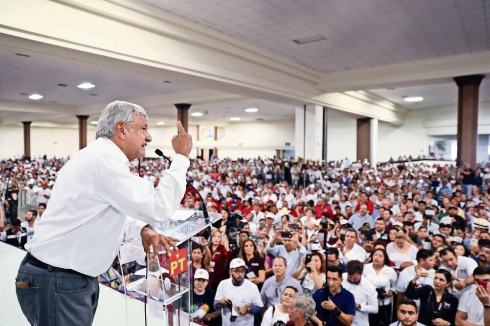 El candidato presidencial de la coalición Juntos Haremos Historia, Andrés Manuel López Obrador, durante un mitin en la Expoforum Hermosillo donde se congregaron aproximadamente 5 mil personas. ( VALENTE ROSAS. EL UNIVERSAL)