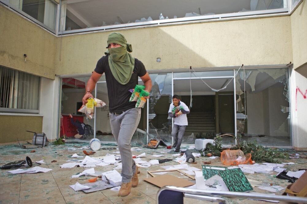 El presidente del consejo empresarial, Arcadio Méndez, dijo que hay más de 45 denuncias en contra de los estudiantes por el despojo y robo de unidades (ARMANDO SOLÍS. EL UNIVERSAL)