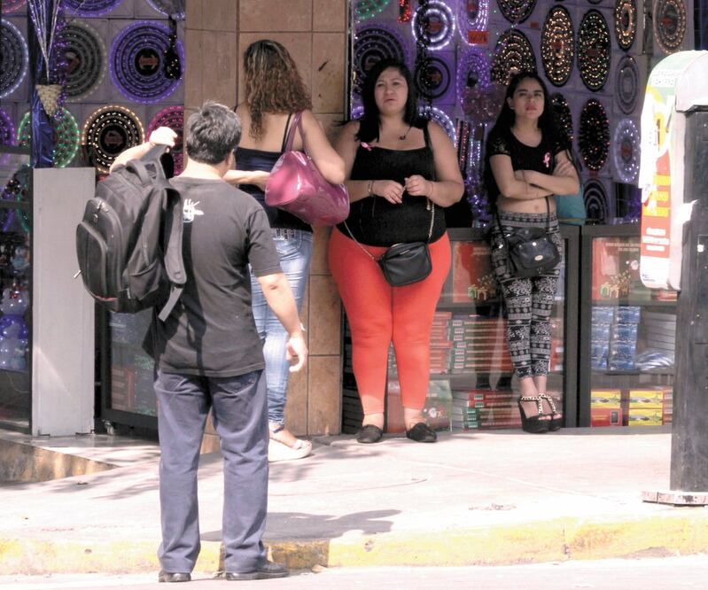 Sexoservidoras argumentan que no pueden dejar de laborar, pues no reciben ningún apoyo de las autoridades en la pandemia. ARCHIVO EL UNIVERSAL