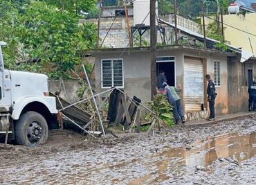 Desbordamiento de río afecta 300 casas en Tejupilco