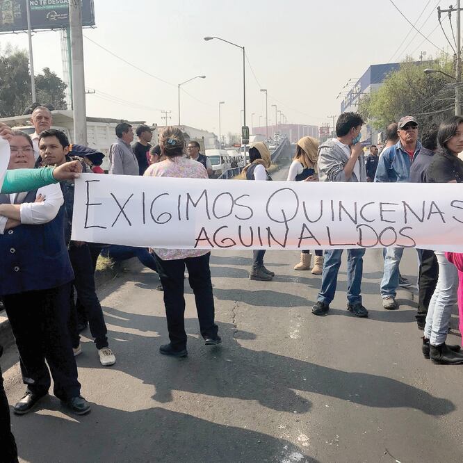 La protesta de empleados del DIF Naucalpan paralizó por varias horas la circulación en vialidades como San Luis Tlatilco, avenida Norteamérica, Gustavo Baz y Primero de Mayo, detallan autoridades municipales. REBECA JIMÉNEZ. EL UNIVERSAL