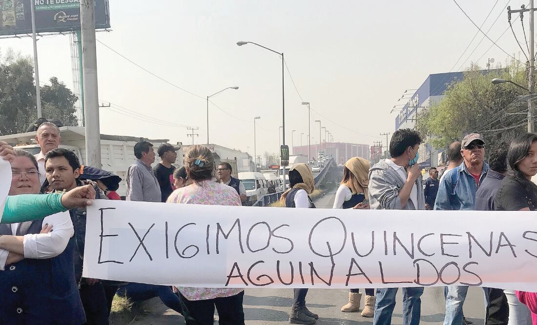 La protesta de empleados del DIF Naucalpan paralizó por varias horas la circulación en vialidades como San Luis Tlatilco, avenida Norteamérica, Gustavo Baz y Primero de Mayo, detallan autoridades municipales. REBECA JIMÉNEZ. EL UNIVERSAL