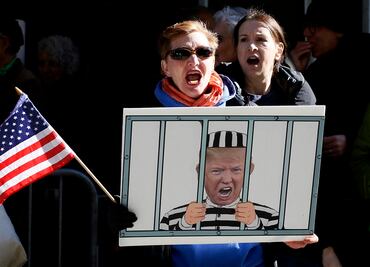 Si Trump es acusado por un crimen, ¿puede contender por la presidencia de EU?