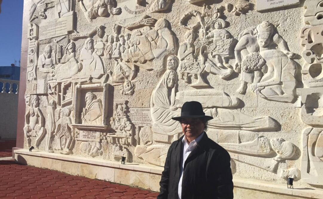 Universidad de Oaxaca plasma historia de la medicina en mural