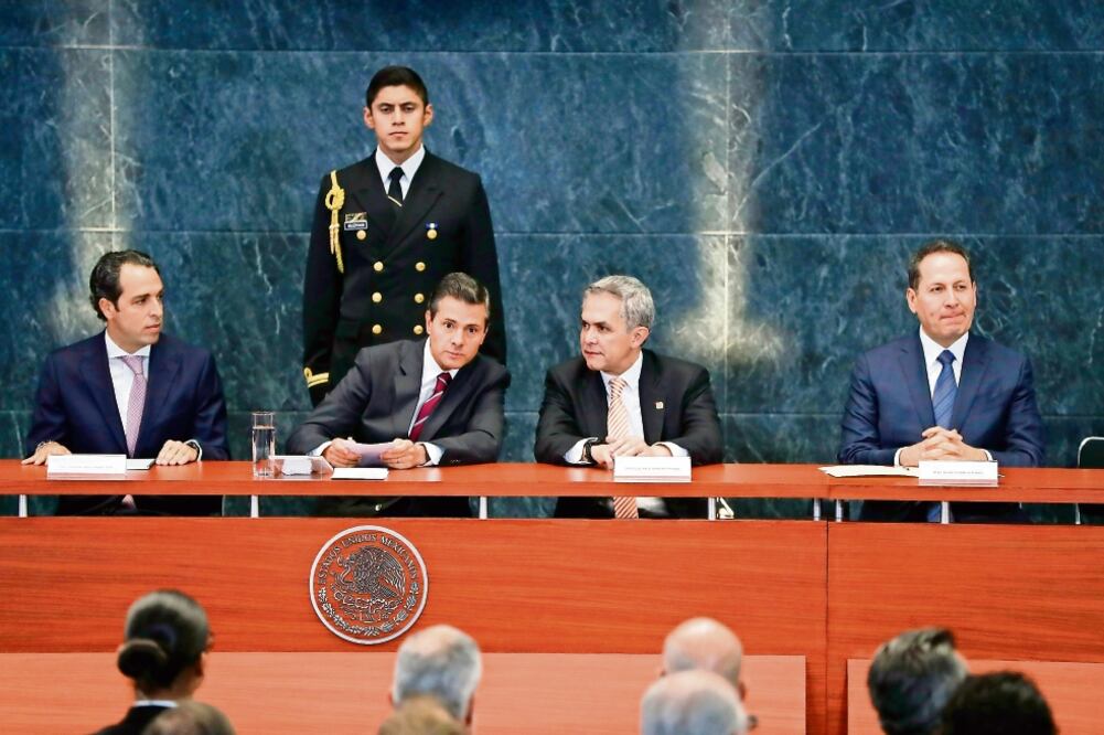 Ante la Asociación de Desarrolladores Inmobiliarios, el Presidente de México expresó su agradecimiento por la generación de empleos en el sector (LUIS CORTÉS. EL UNIVERSAL)