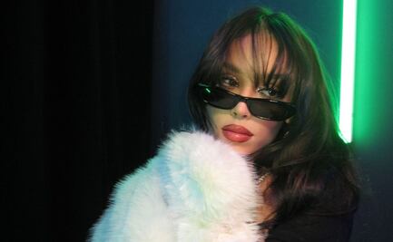 Danna impacta con look con corset y transparencias en los MTV VMAs