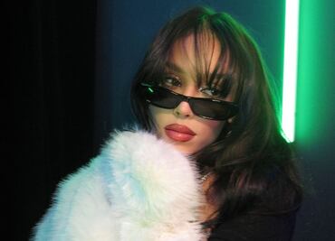 Danna impacta con look con corset y transparencias en los MTV VMAs