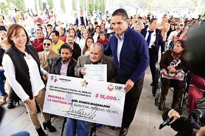 Premian a personas con discapacidad 