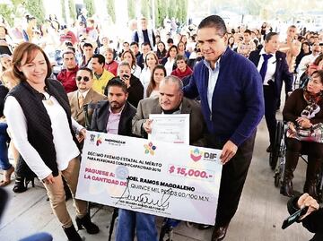Premian a personas con discapacidad