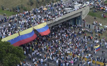 Oposición venezolana presiona a Maduro con "plantón" en las calles