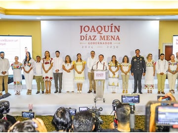 Próximo gobernador de Yucatán presenta a su gabinete legal y afirma que será paritario