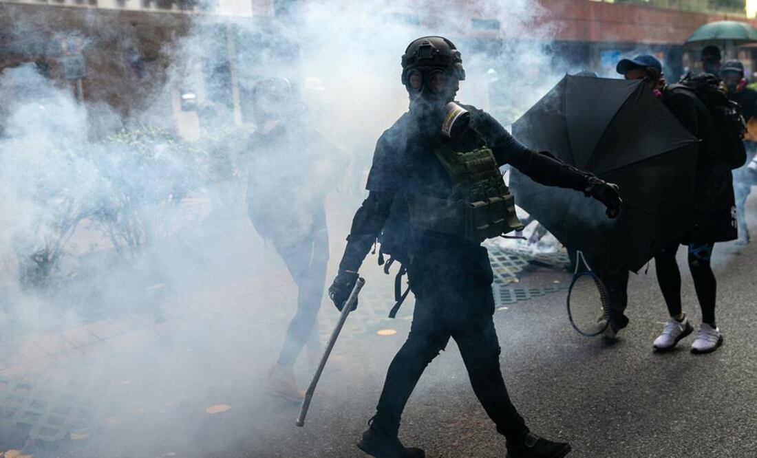 Enfrentamientos entre la policía y manifestantes en Hong Kong (Foto: EFE)