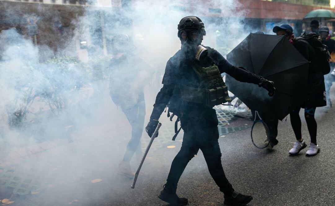 Enfrentamientos entre la policía y manifestantes en Hong Kong (Foto: EFE)