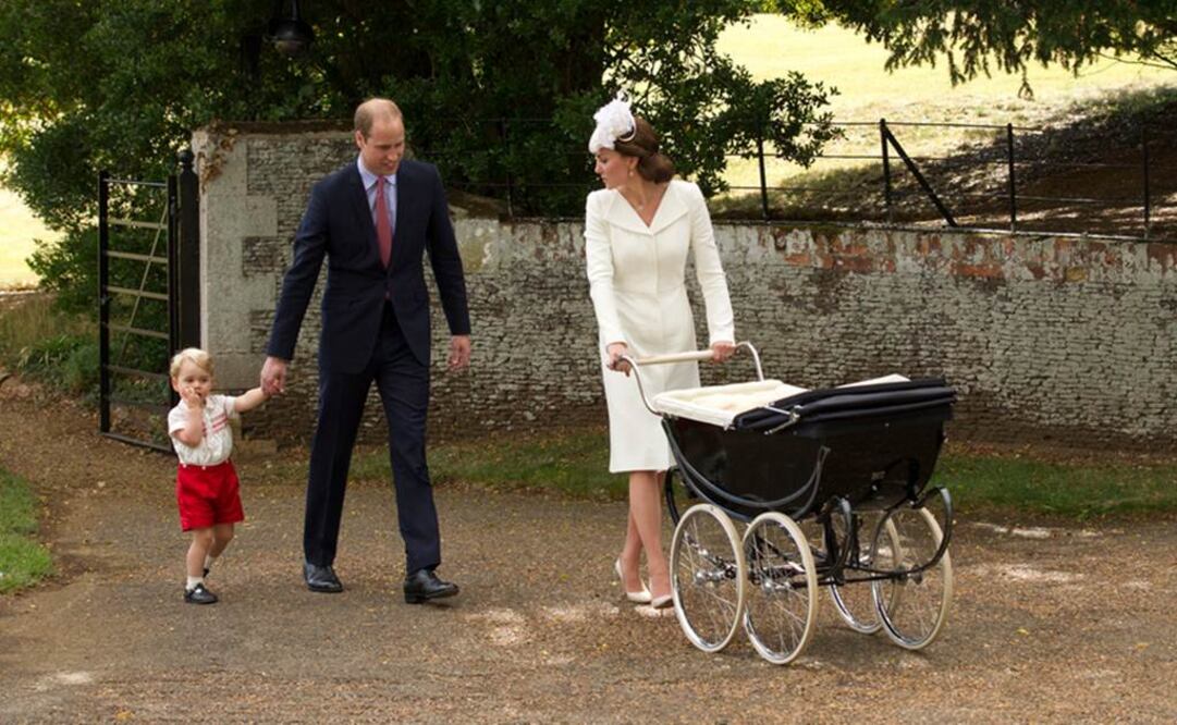 La bebé usó una carreola vintage Foto:AP